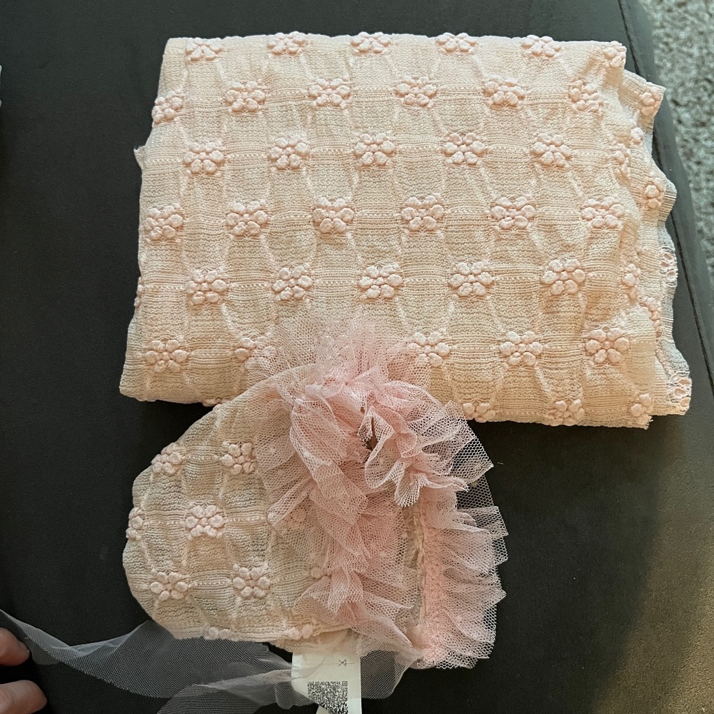 New born Baby wrap and bonnet